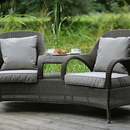 Sussex love seat w 4 cushions - image 2